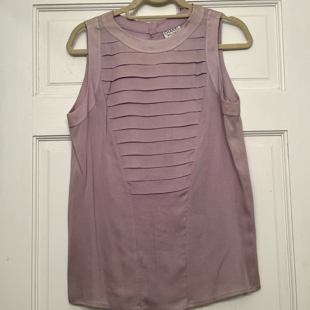 CHANEL Vintage Lavender Sleeveless Silk Top with Pleated Design